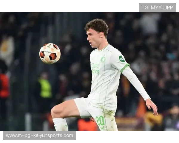 主教练罗纳德·科曼在欧洲杯前面临伤病困扰，弗兰基·德容和库普梅纳斯等主力缺阵。